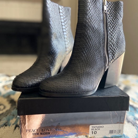 Steve Madden Shoes - Black Snakeskin Boots